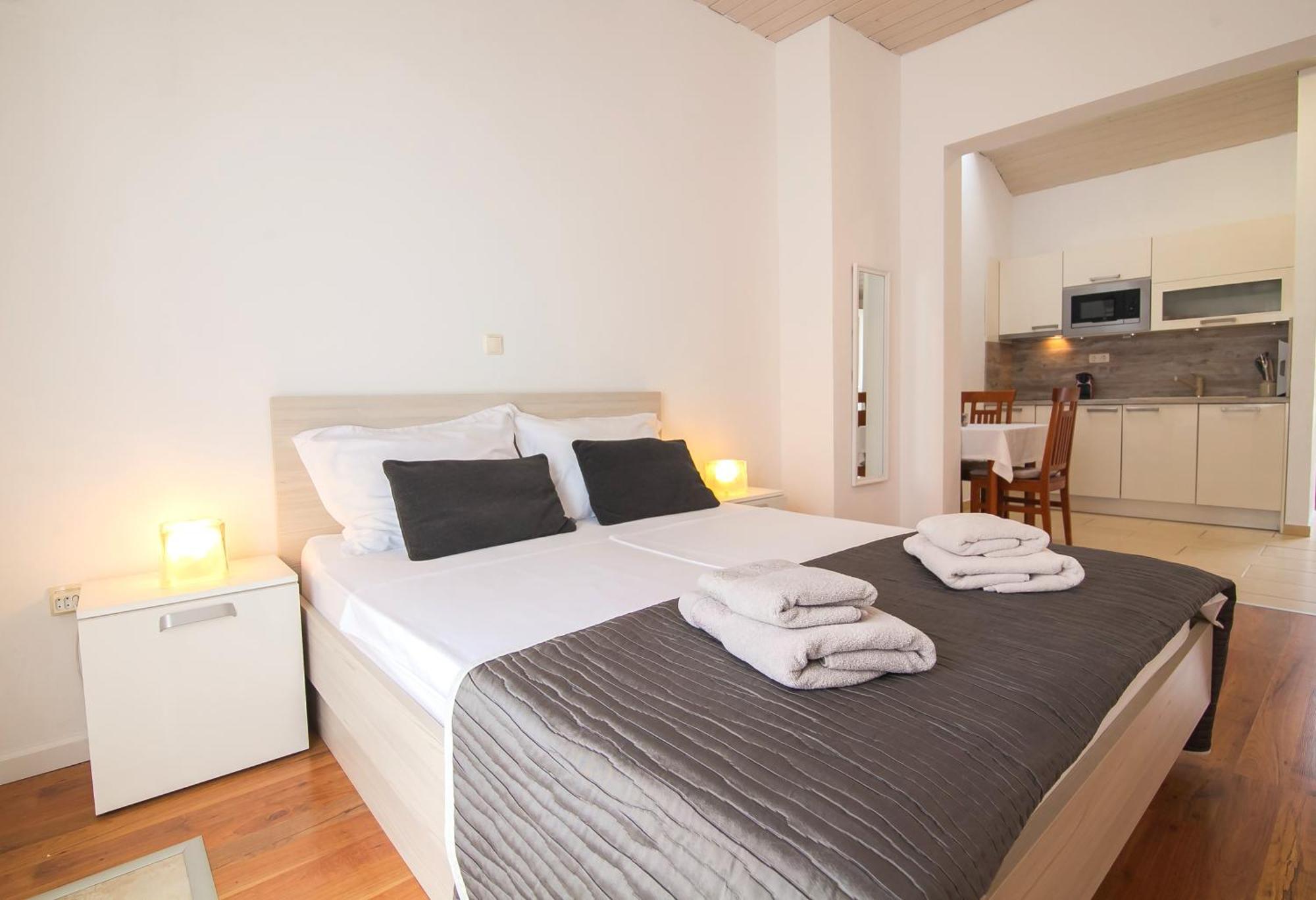 Helvetia Sunny Apartments Бол Екстер'єр фото