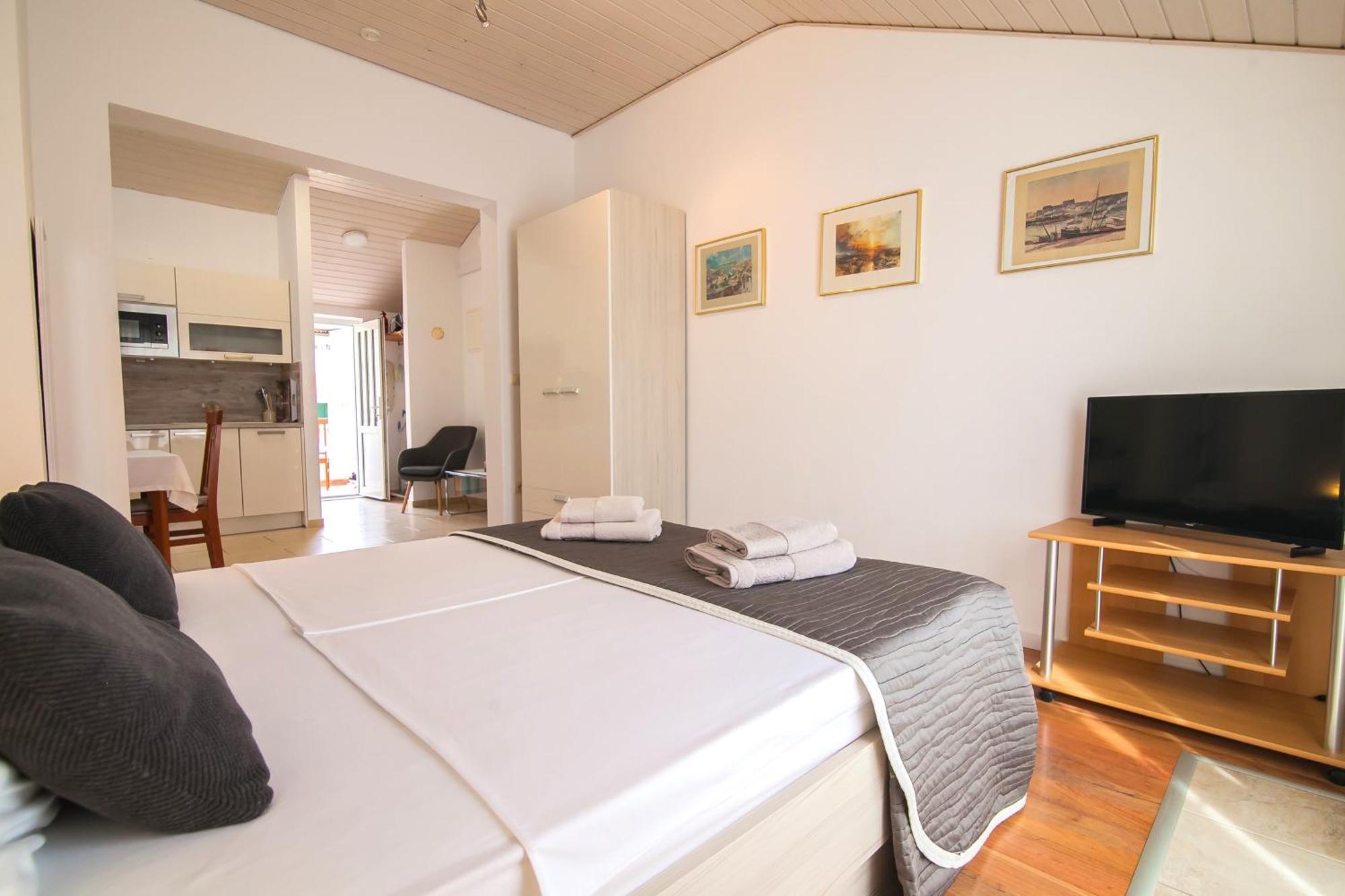 Helvetia Sunny Apartments Бол Екстер'єр фото