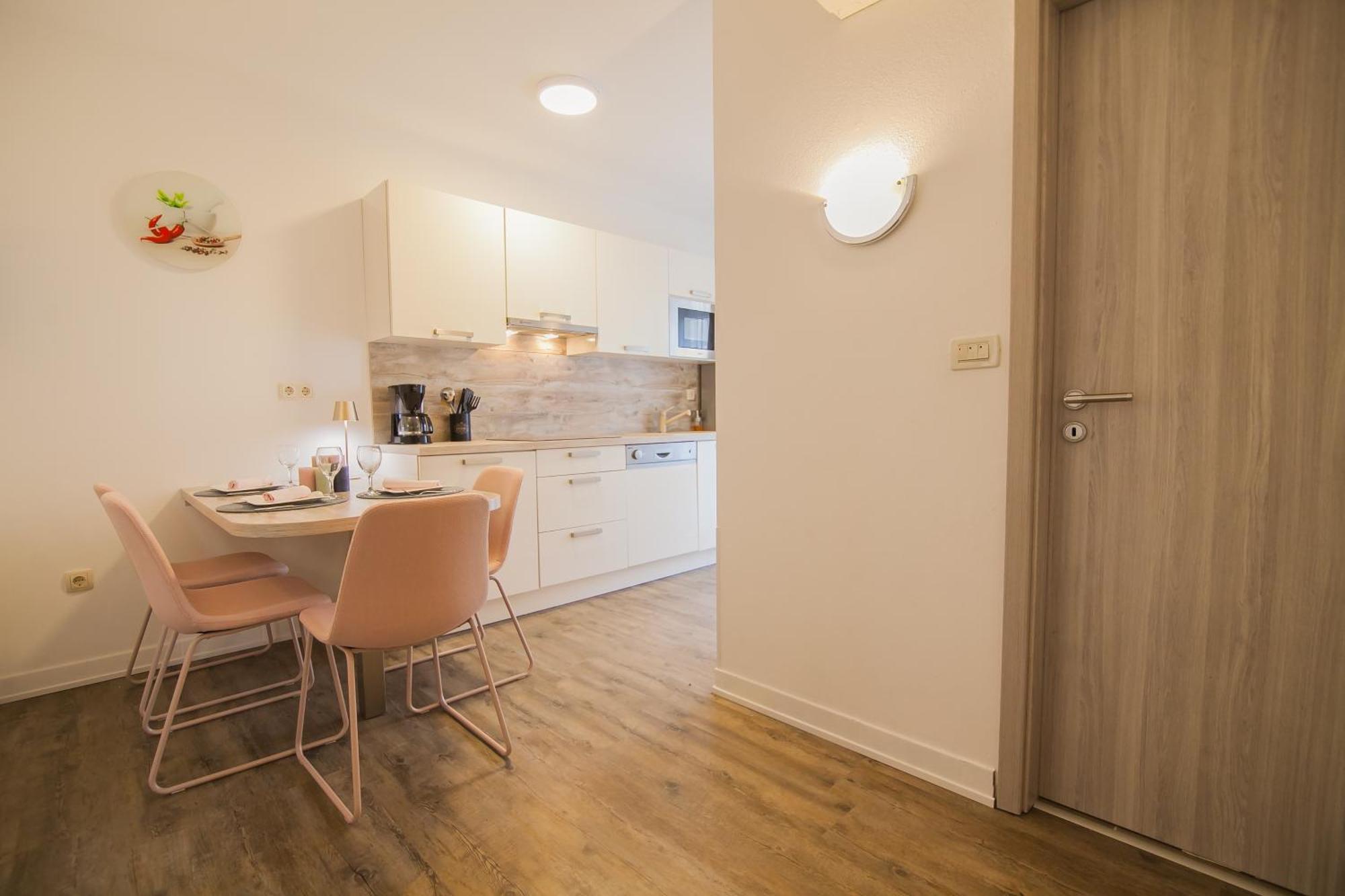 Helvetia Sunny Apartments Бол Екстер'єр фото