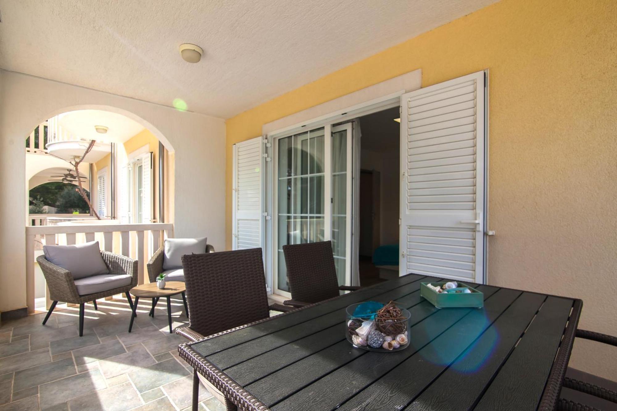 Helvetia Sunny Apartments Бол Екстер'єр фото