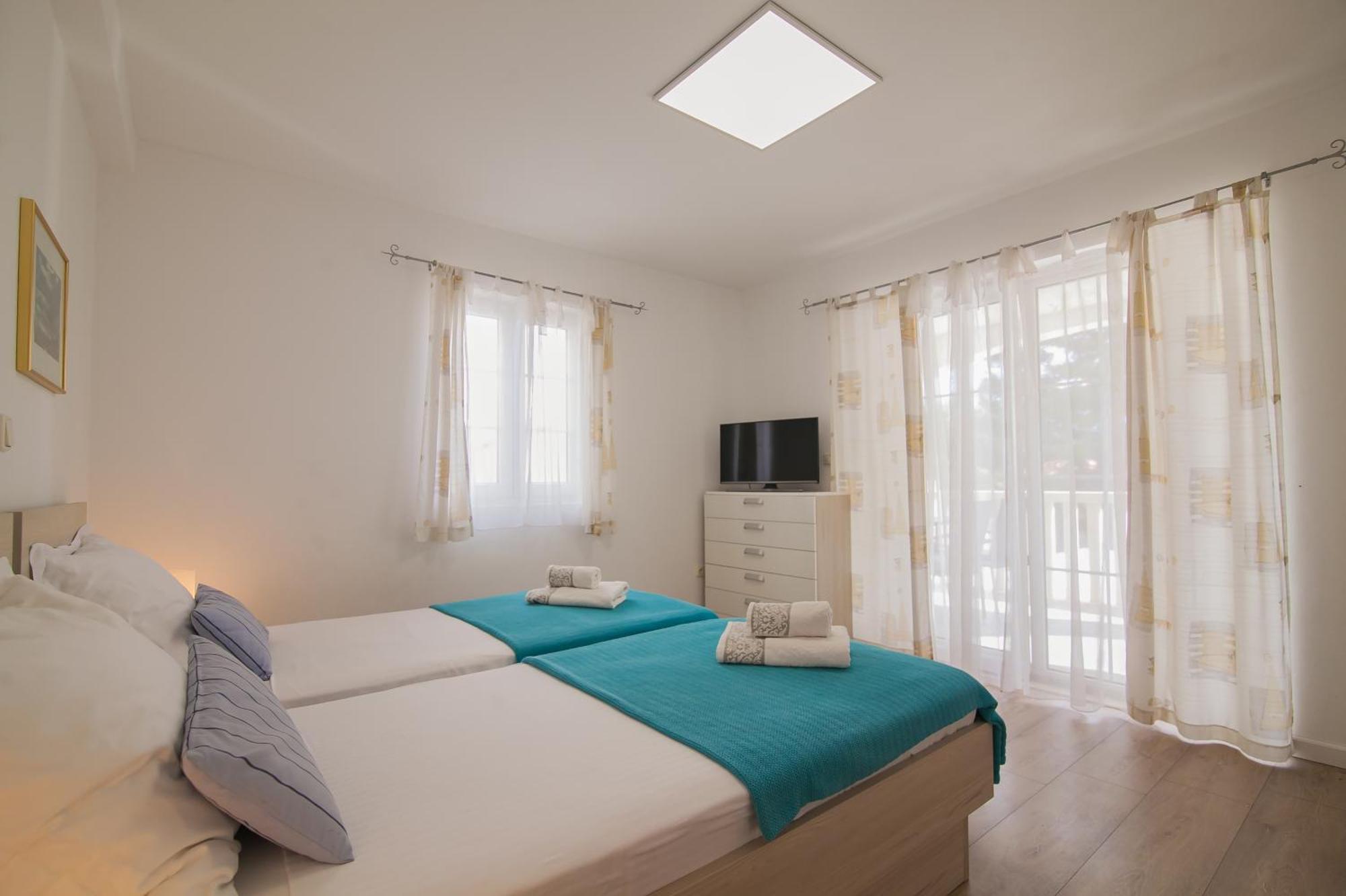Helvetia Sunny Apartments Бол Екстер'єр фото